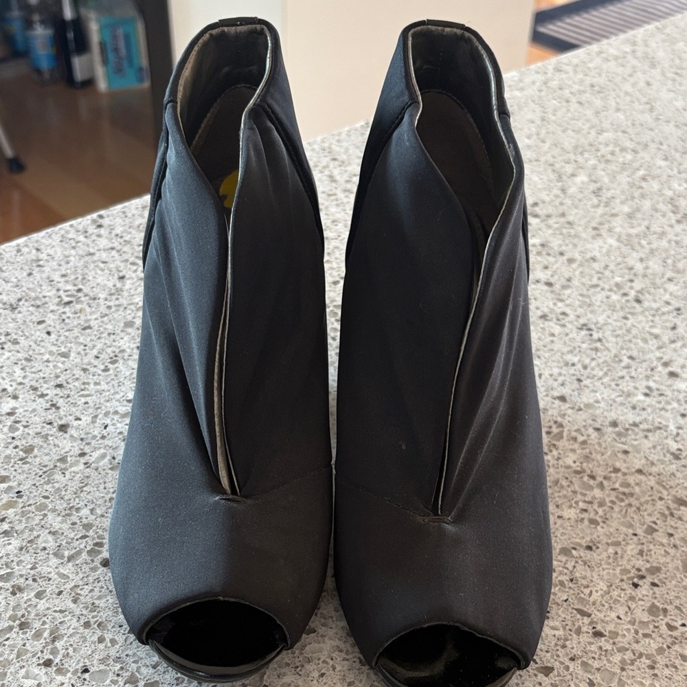 Bandolino Elegant Black Ankle Booties